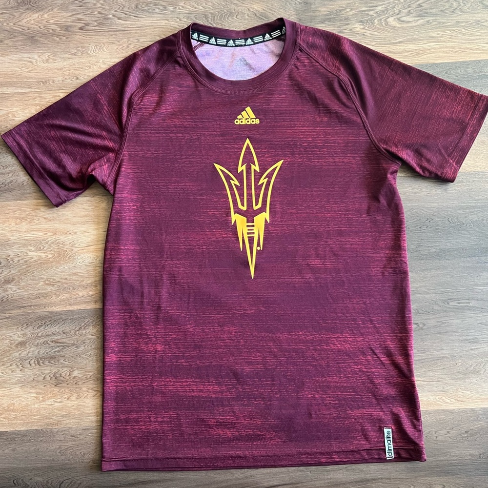 Adidas Maroon and Gold Men's Short Sleeve Tee